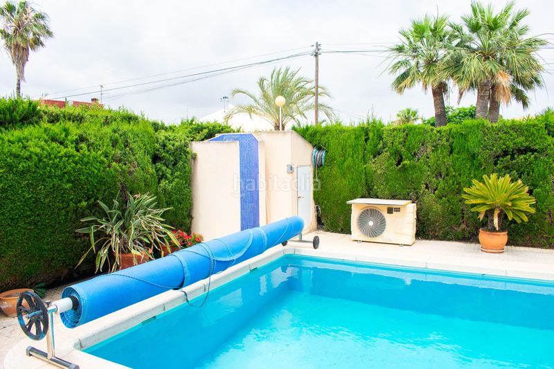 Foto cbeb1859-d63b-4eb8-a747-fa7cf2fba137. Casa amb xemeneia a Cabo Roig Orihuela