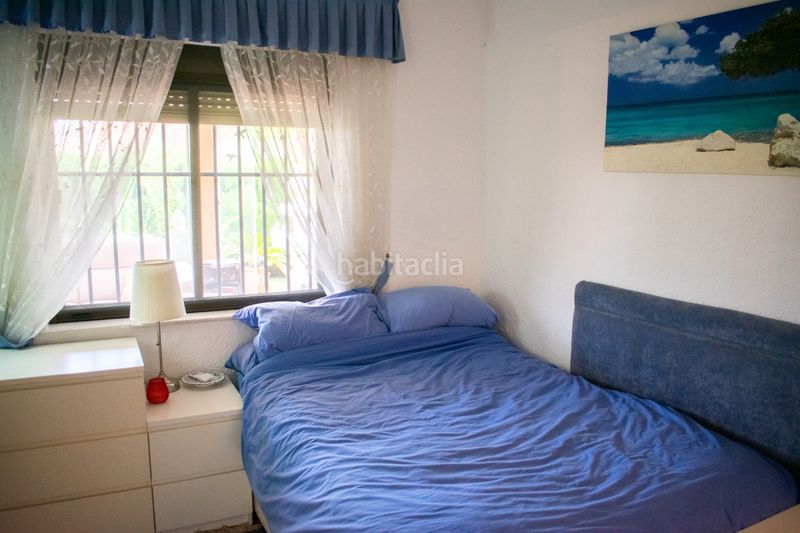 Foto f59b053a-a54a-4cf7-81a3-935d5bec1598. Casa amb xemeneia a Cabo Roig Orihuela