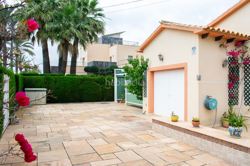 Foto feff149f-989a-4f01-a10a-70a820f368a3. Casa amb xemeneia a Cabo Roig Orihuela