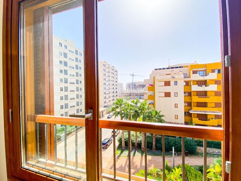 Foto ca736f37-caee-4fe1-8496-c57e40490bff. Apartamento en Punta Prima Torrevieja