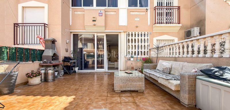 Foto d1b88c02-0a9c-4ebd-b213-315a6ac0dc2c. Casa adossada amb piscina a La Florida Orihuela