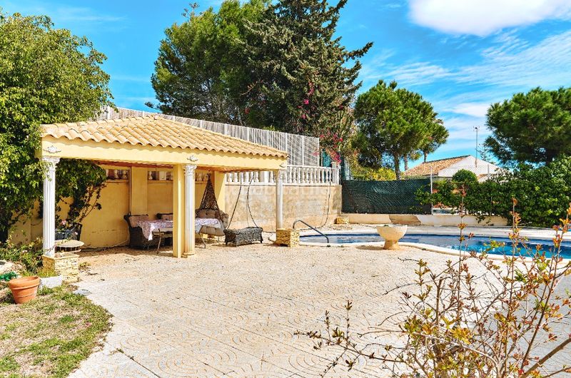 Foto 19d2147a-b1ca-4fee-8435-0e27223e1ab3. Casa amb xemeneia a Campoamor Orihuela