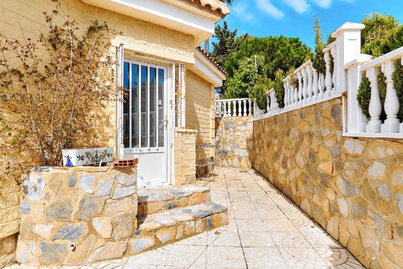 Foto 8f774def-9047-4ad1-bcbb-478132988655. Casa amb xemeneia a Campoamor Orihuela