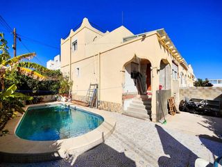 Casa adossada a San Miguel de Salinas