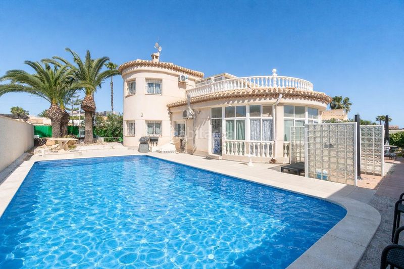 Foto 6f2eb08b-f83f-4b23-b2fd-1e49029029ce. Casa amb piscina a Playa Flamenca Orihuela