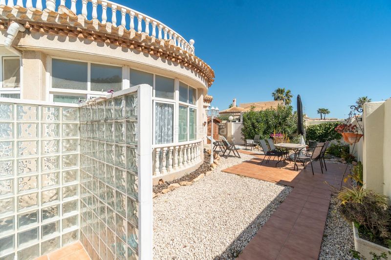 Foto 709dd0d9-4a3b-4a2d-ba8a-95776fe1cf01. Casa amb piscina a Playa Flamenca Orihuela