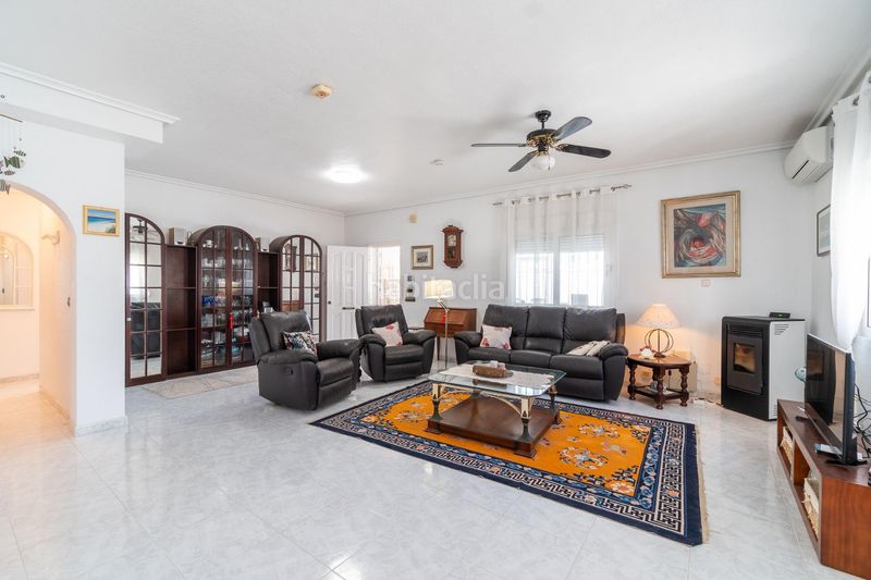 Foto a341027e-e7c5-4bd6-93e8-960c6d2a78c0. Casa amb piscina a Playa Flamenca Orihuela