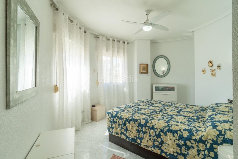 Foto a80f2c44-d634-4f9c-b571-dd394282ddf3. Casa amb piscina a Playa Flamenca Orihuela
