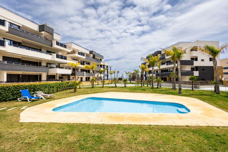 Foto 752c389d-fa32-4ea9-9282-7921a1cad235. Àtic amb piscina a Playa Flamenca Orihuela
