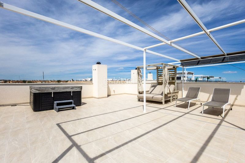 Foto 9b6b8124-0d23-4303-9936-9c93e75dedd2. Àtic amb piscina a Playa Flamenca Orihuela