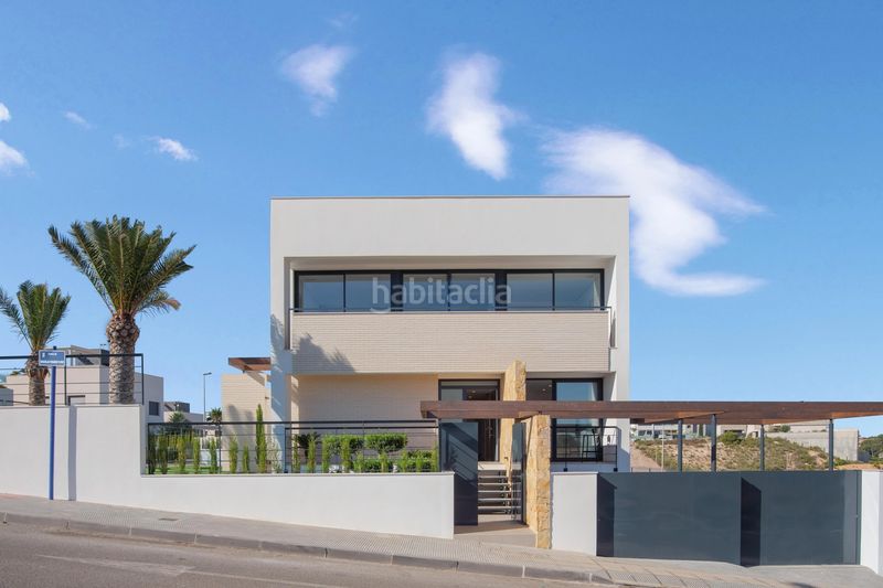 Foto 027ad853-5163-4a95-9d0c-11e2803e4280. Casa amb xemeneia piscina a Campoamor Orihuela