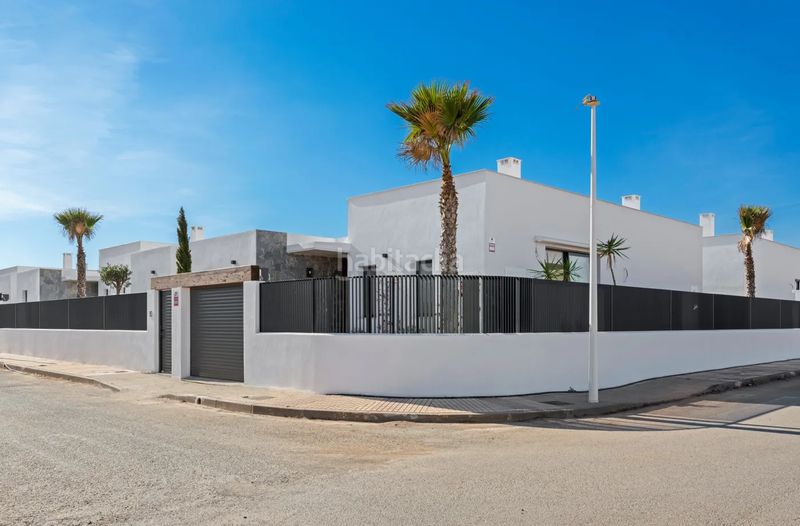 Foto 1f805b0e-2c4b-4e71-b39a-e34301ff6de9. Casa amb piscina a Islas Menores-Mar de Cristal Cartagena