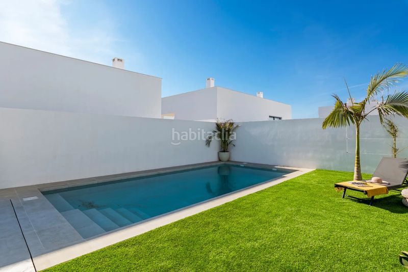 Foto 2cadd97d-3e6f-46c8-9672-6f6588dca87f. Casa amb piscina a Islas Menores-Mar de Cristal Cartagena