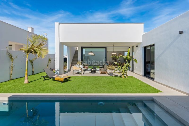Foto 900f4597-8c37-4a40-87c4-46b5d6aed6f6. Casa amb piscina a Islas Menores-Mar de Cristal Cartagena