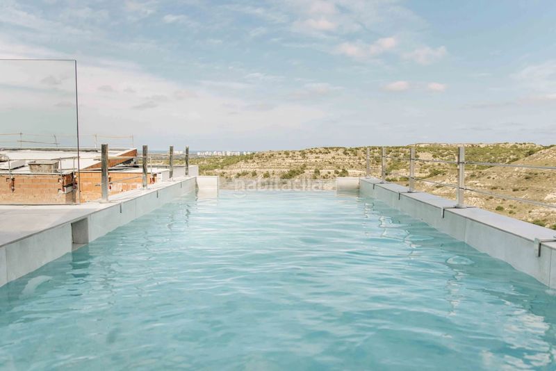 Foto efecc385-4d53-48c4-8025-24c3f9c47e9c. Casa amb piscina a Rojales