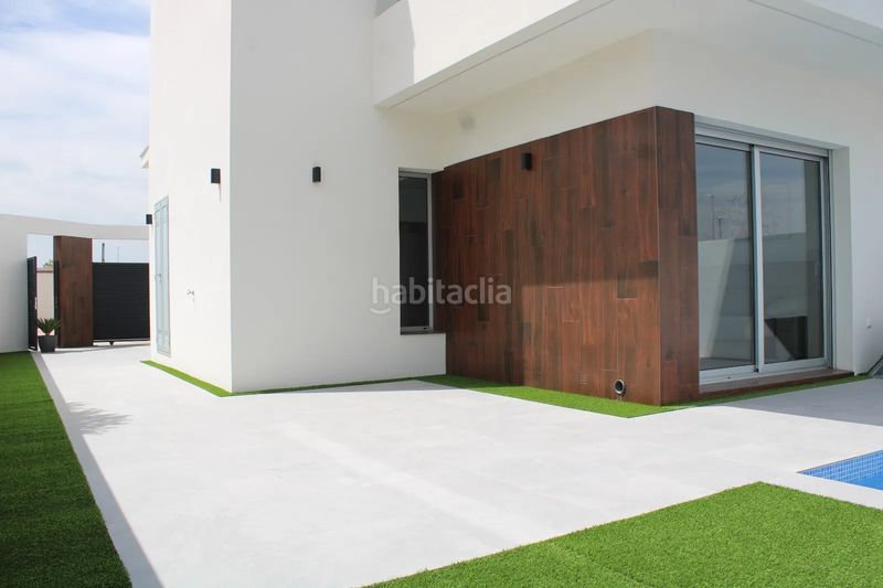 Foto efdcb13d-3d51-44f5-9bbc-dc24ae618296. Casa amb piscina a San Fulgencio