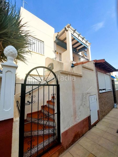 Foto 805dd273-a5ef-4e07-879e-f657870bd8d3. Casa amb piscina a Playa Flamenca Orihuela
