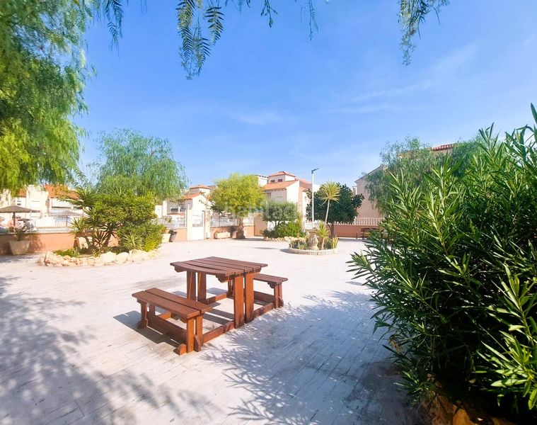 Foto bae45196-0b0b-4099-9761-d5b0b359ec10. Casa amb piscina a Playa Flamenca Orihuela