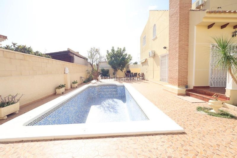Foto 8b860bfb-7488-41e2-9569-5ffc1e83f9b9. Casa amb piscina a Playa Flamenca Orihuela