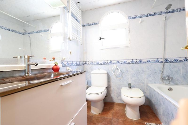 Foto bce581d1-db2a-41c8-9850-7418ce502eff. Casa amb piscina a Playa Flamenca Orihuela