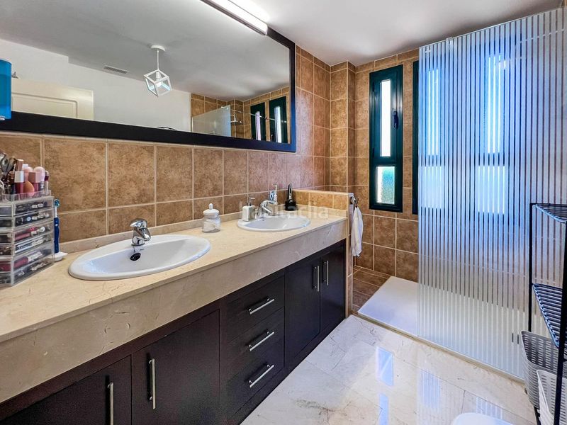 Foto f620a375-a212-47b4-a7f2-345cf2a89845. Apartament amb piscina a Urbanizaciones Benidorm