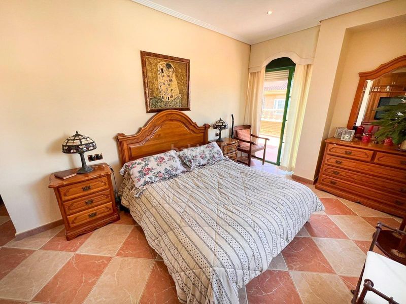 Foto 0d9d5e1c-d65b-4761-88de-f56b93030a6e. Casa amb piscina a Sierra Helada Benidorm