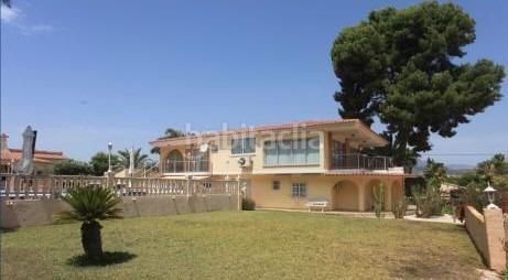 Foto f503b957-5a77-4040-b3b9-43aef71d272e. Casa amb piscina a Sierra Helada Benidorm