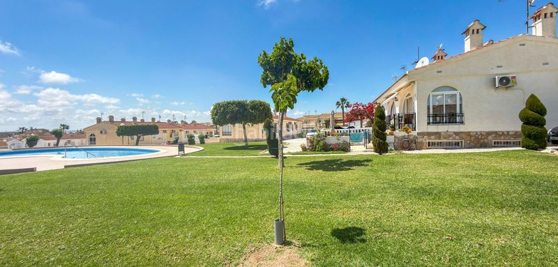 Foto d8e73a61-5a1d-46c5-aa73-06b1a00c34f1. Casa amb piscina a Rojales