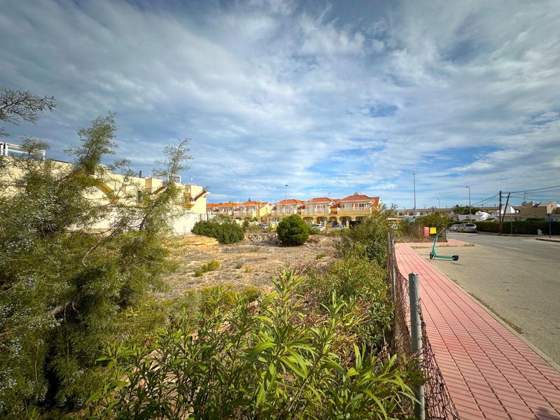 Foto 534be65b-0a95-43c7-9746-14a9f9dbf880. Solar industrial en Playa Flamenca Orihuela