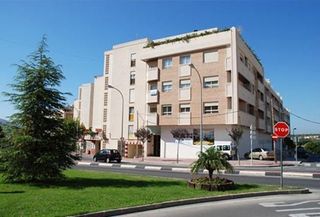 Local Comercial a Pueblo-Ubanizaciones