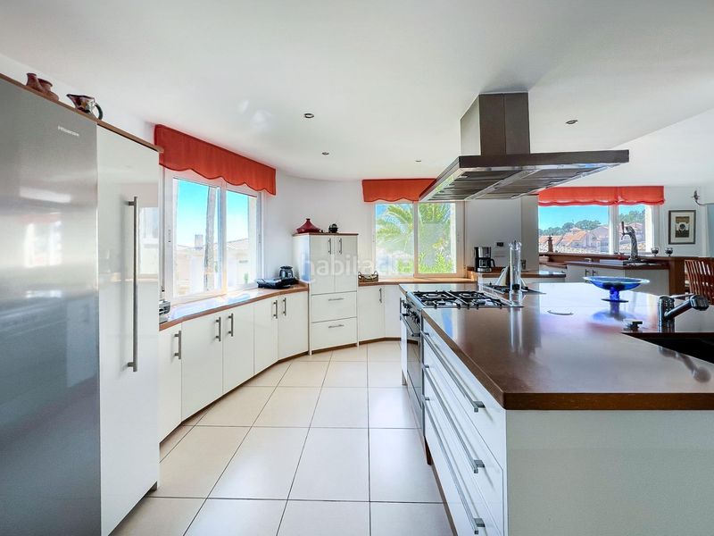 Foto fa68d2e7-8225-4a4f-a2b2-07336f9e5c2b. Casa amb piscina a Montebello - Nou Espai Nucia (la)