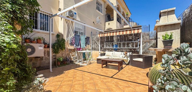 Foto 607c5029-f4a1-4684-a57a-74130581b28a. Casa amb piscina a La Florida Orihuela