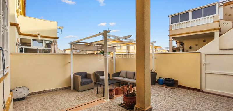 Foto e5dca13e-5158-411e-b28f-977849ab7e14. Casa amb piscina a Playa Flamenca Orihuela