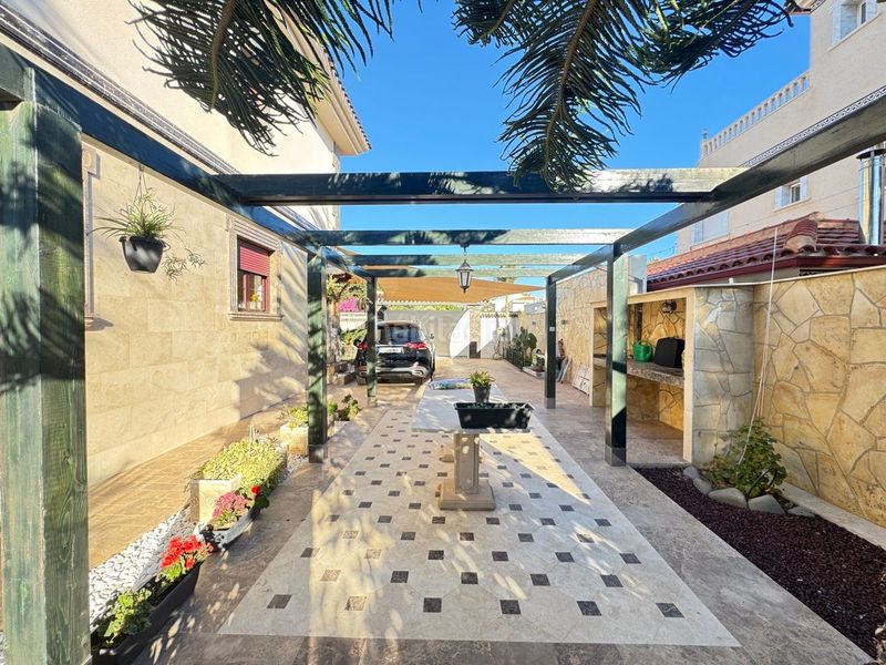 Foto ed37ad22-ebcc-46af-86c3-6a7c63d7d487. Casa en Cabo Roig Orihuela