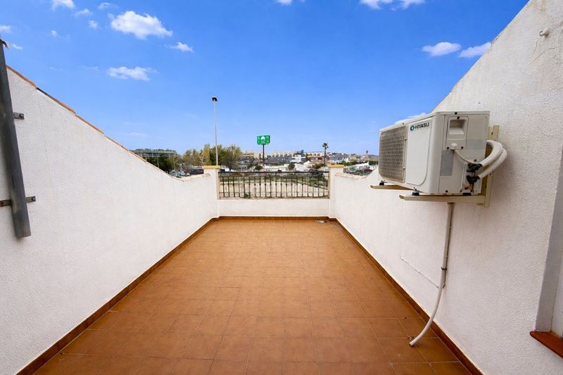 Foto 8f91a429-6c4e-40eb-bd8e-c7c830e1b094. Casa en Cabo Roig Orihuela