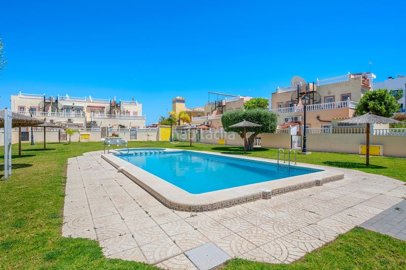 Foto 223cd850-e07b-414b-a6fc-ccb5676d3543. Casa adossada amb piscina a La Zenia Orihuela