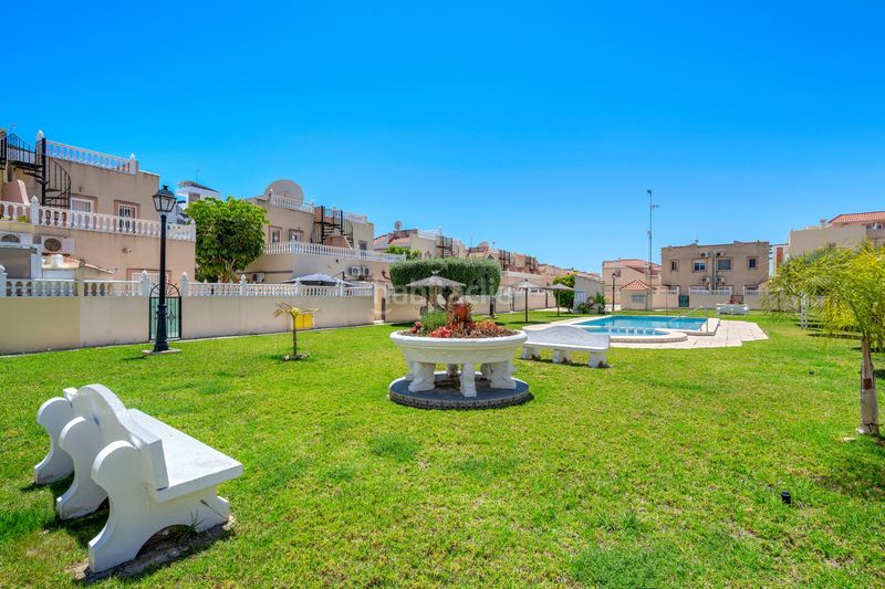 Foto 44ac399d-08fe-4ffb-9dce-c88eb7dd12bb. Casa adossada amb piscina a La Zenia Orihuela
