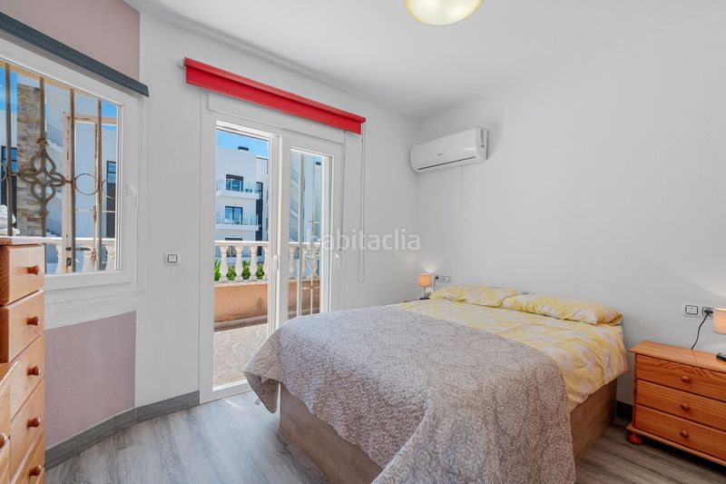 Foto 4d01acc6-2b8d-4a87-a3eb-1b7b8305ab2d. Casa adossada amb piscina a La Zenia Orihuela