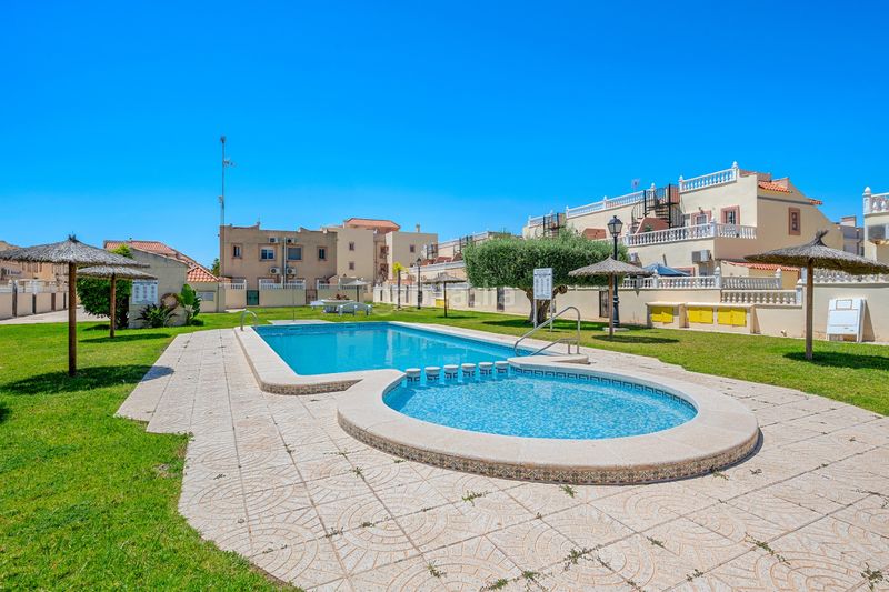 Foto b683fc2b-dffd-4b5e-8b69-19af981845c0. Casa adossada amb piscina a La Zenia Orihuela