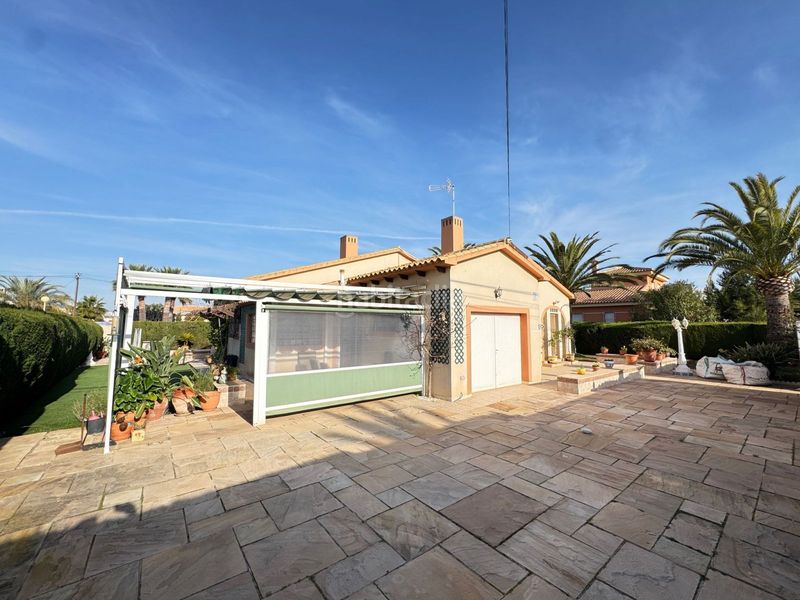Foto 8e95fd4a-4a6e-44b9-9ba3-886beca6f966. Casa en Cabo Roig Orihuela