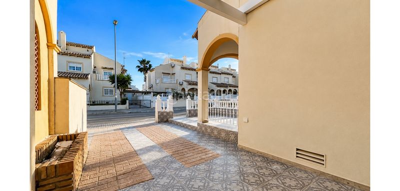 Foto 1b075a39-4677-40e1-be31-d84666afed08. Casa adossada a Playa Flamenca Orihuela