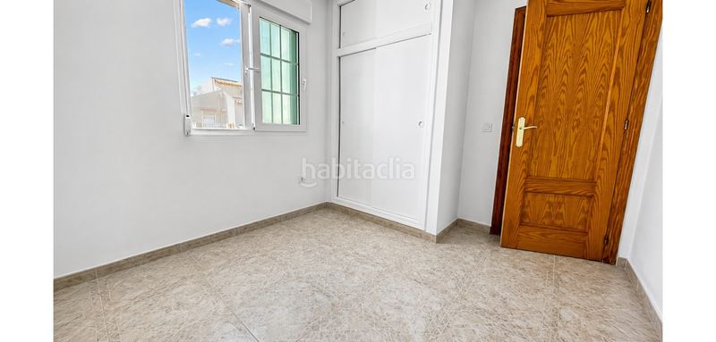 Foto e629d817-ed42-43e4-ac54-299e6b681ea9. Casa adossada a Playa Flamenca Orihuela