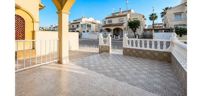 Foto ea620cc1-595c-4f0d-8385-c8abc5435005. Casa adossada a Playa Flamenca Orihuela