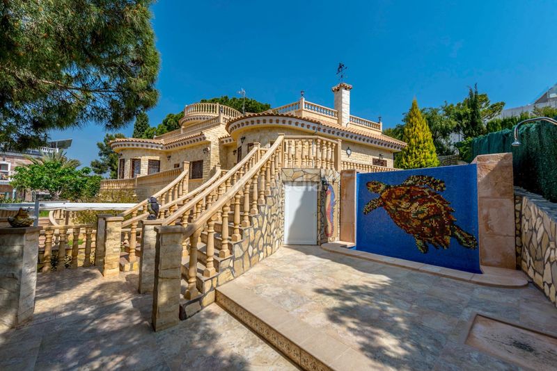 Foto ea5b3185-a804-4961-ba7d-2b5bdd4ffab0. Casa amb piscina a Campoamor Orihuela