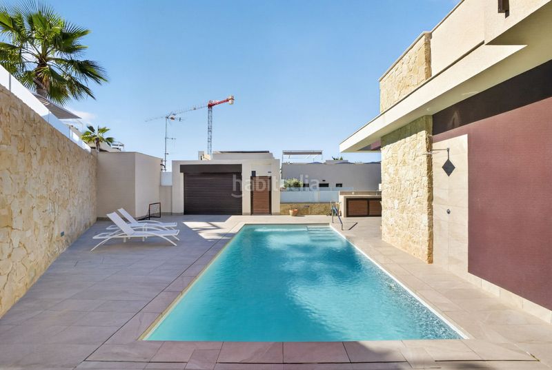 Foto 240210a2-de89-4343-b079-83bd9f982330. Casa amb piscina a Rojales