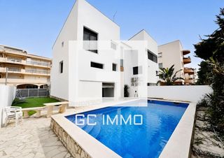 Casa a Santa Margarida. Chalet independiente en venta en calle de la roca negra