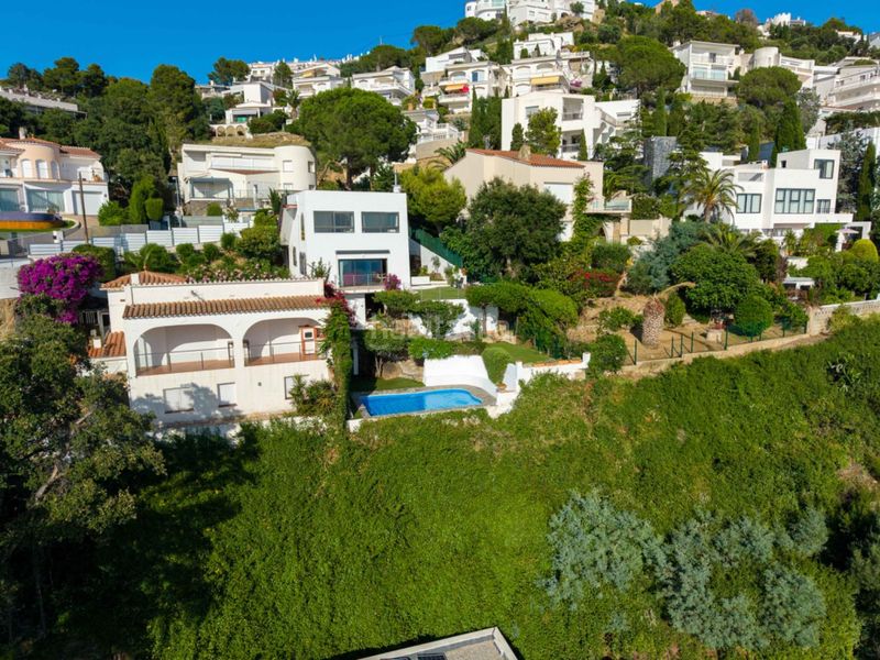 Foto 0e76035d-09b3-4793-bc1e-30c52bf9aff2. Casa amb aparcament a Puig Rom-Canyelles-Almadrava Roses