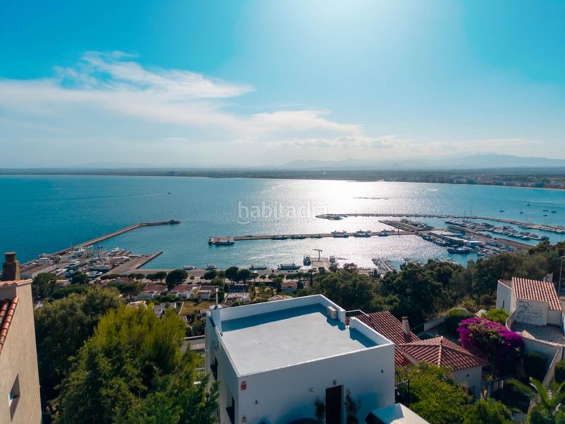 Foto b7a25f04-6128-49fd-bf5f-5273869ebc34. Casa amb aparcament a Puig Rom-Canyelles-Almadrava Roses