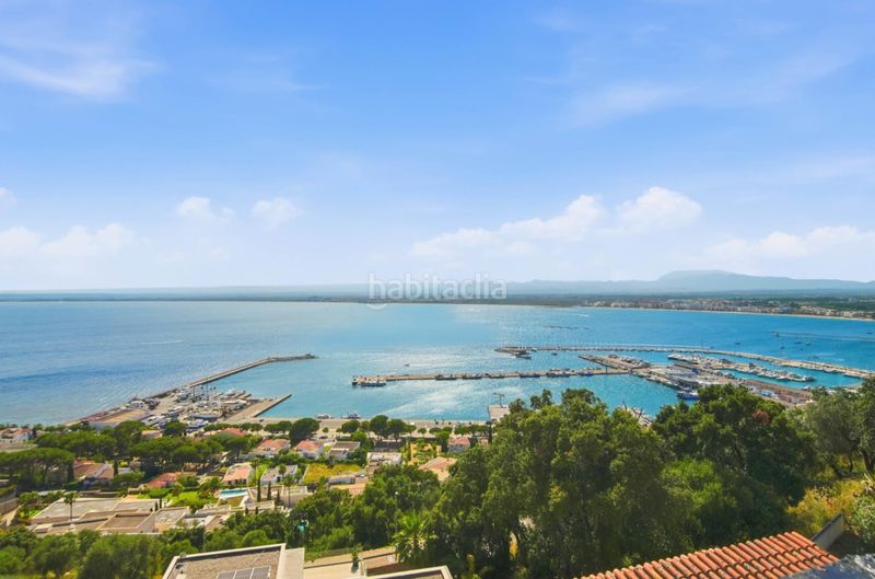 Foto c0bd9a7a-4507-4ad7-a470-f10042fd3d92. Casa amb aparcament a Puig Rom-Canyelles-Almadrava Roses