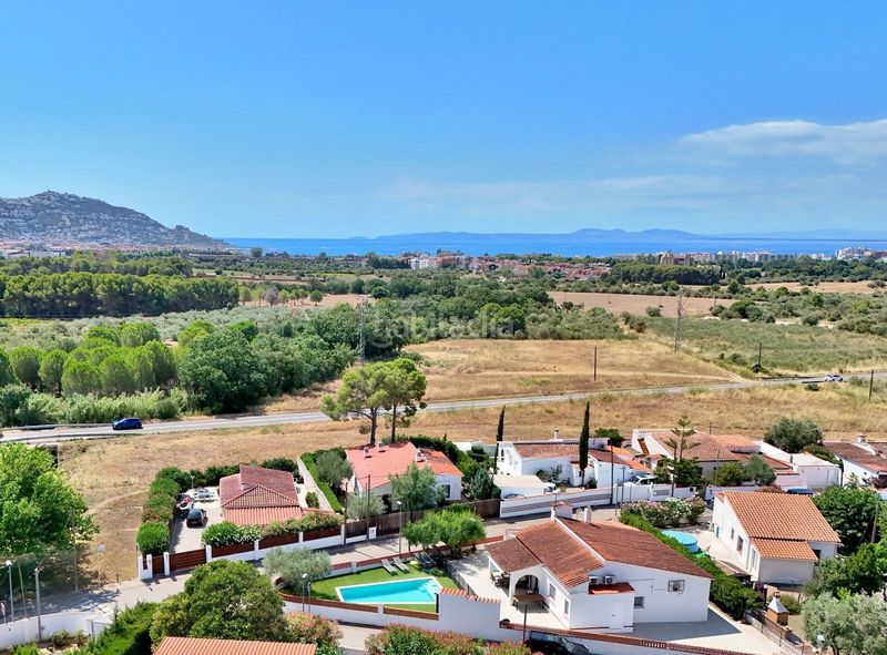 Foto fcfd8c69-b700-421f-a812-0eb20c7e6935. Casa amb aparcament a Nord Roses